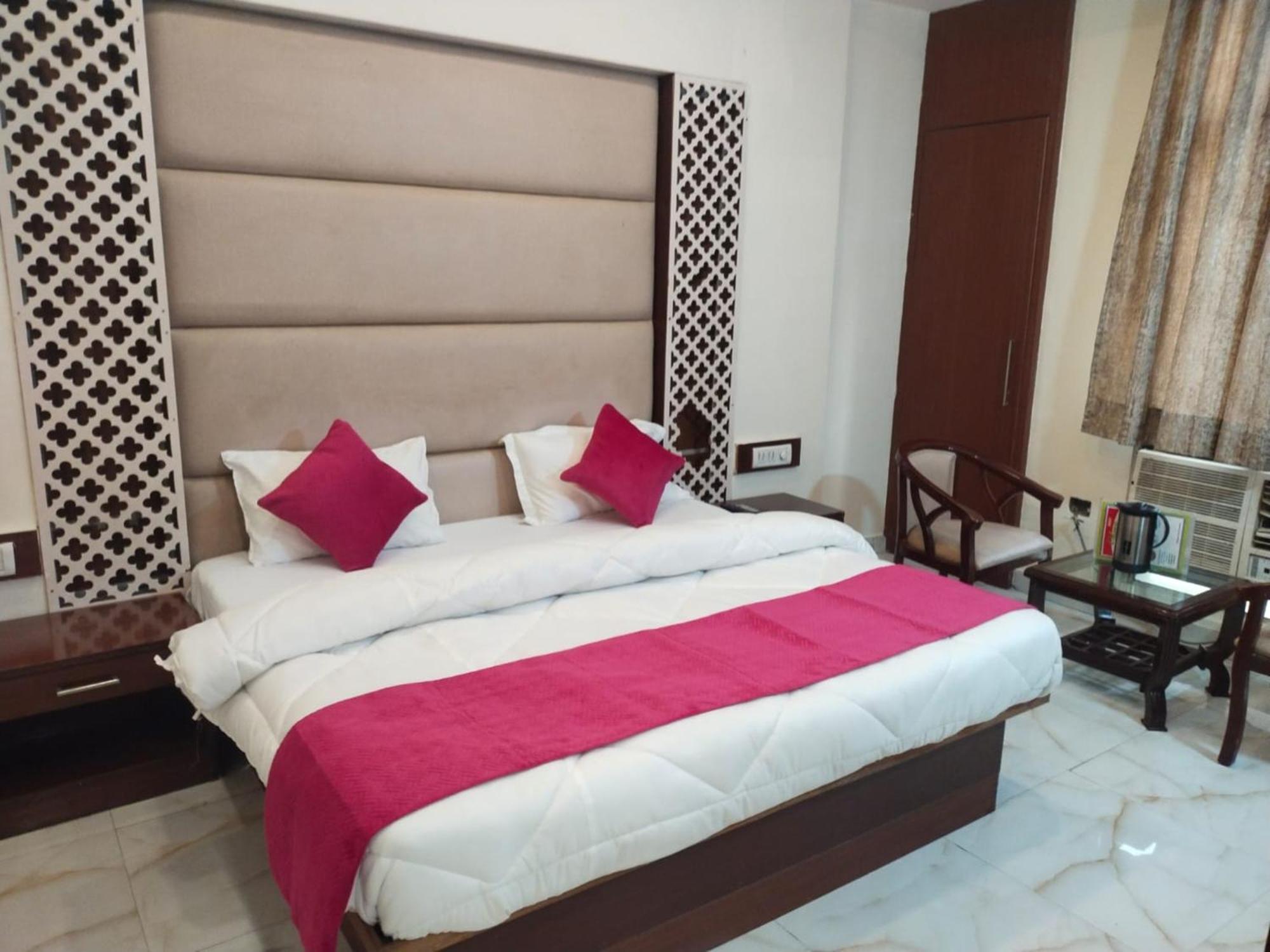 Hotel Lav Kush Deluxe At Paharganj Nova Deli Exterior foto
